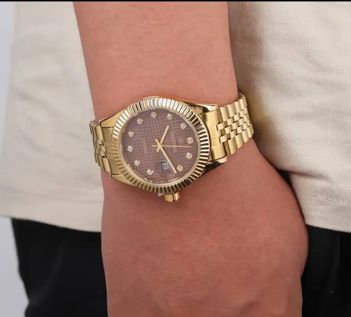 RICECGO 1pc Men's Golden Stainless Steel Strap Quartz Watch: Perfect for Business Meetings and Gift Giving