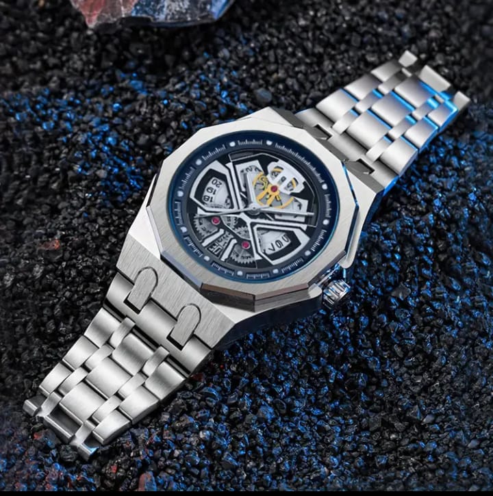 A Stylish Business Calendar Wristwatch For Men, Featuring A Stainless Steel Band, Waterproof, And Luminous, With A Black Knight Of Twelve Sides.